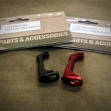 【TTI Airsoft】TP22 CNC Extended Magazine Release -Red TP22対応マガジンキャッチ赤（TTI-P0024-RD）